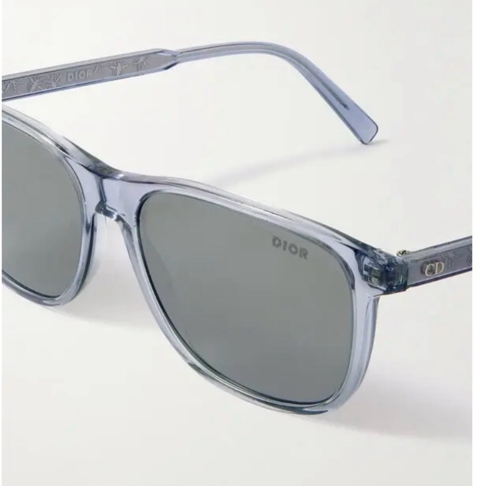 Christian Dior light steal, gray wonderful pair of sunglasses no scratches